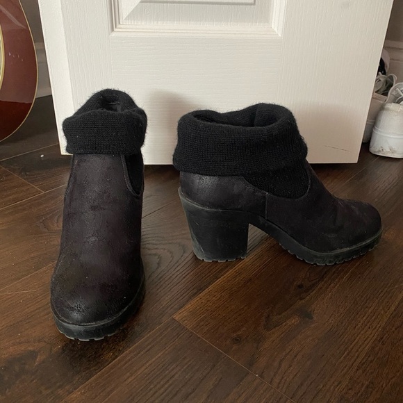 Winter black heeled boots with sock like detailing - Picture 3 of 3